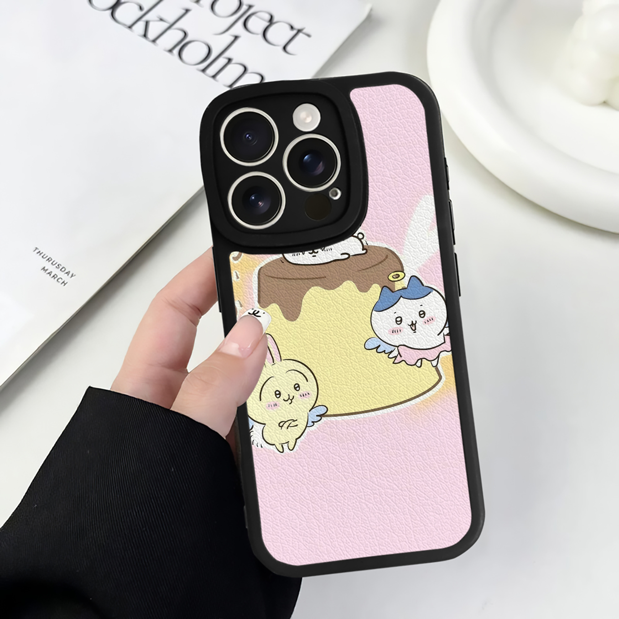 （画像用） ちいかわ Chii-kawa 【iPhone 16シリーズ対応】シリコンスマホケース（レザー調） 材質：シリコン